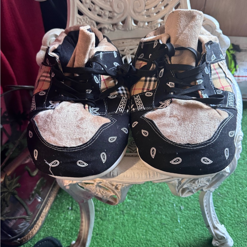 House sneakers slippers
